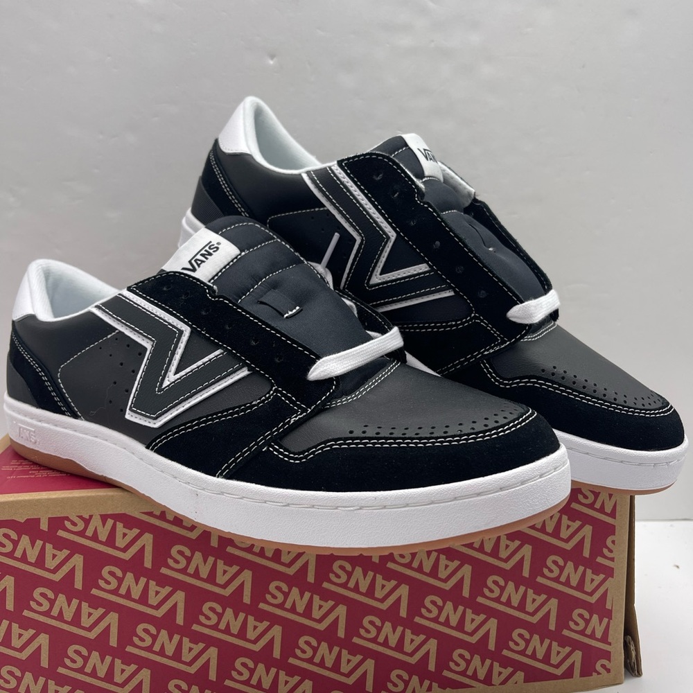Vans • Men's Black and White Lowland 2.0
Black/White
VN000D6RBZW Sneakers Skate - Picture 4 of 16